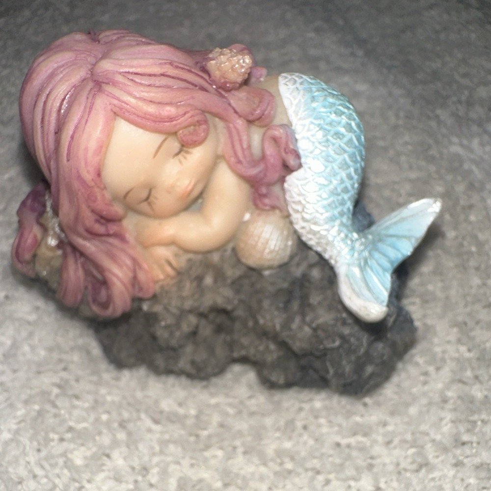 Top Collection Sleeping little Mermaid On rock Mini Figurine NTW